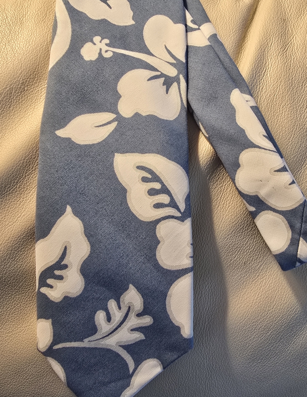Kahala Creations Hawaii Hawaiian Light Blue White Floral Print Men's Necktie